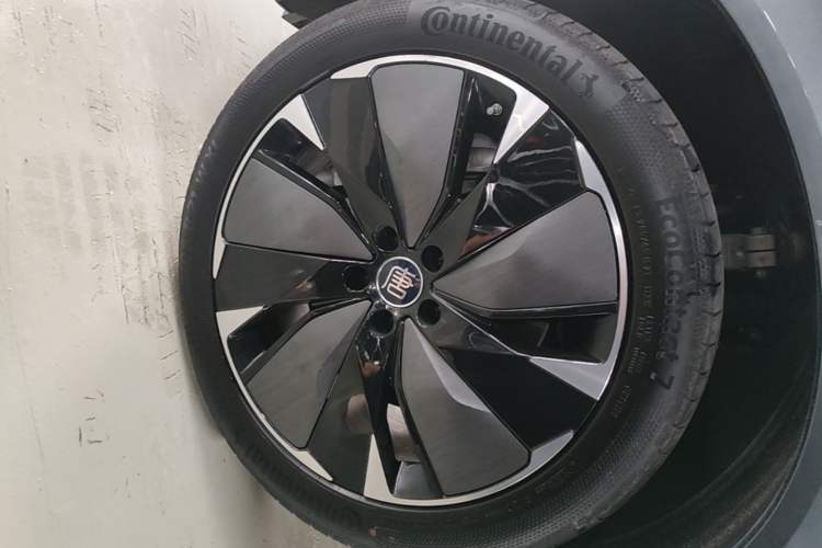 Used BYD Tang L 2025 DM 175KM Drone Player Edition Left Front Wheel Hub
