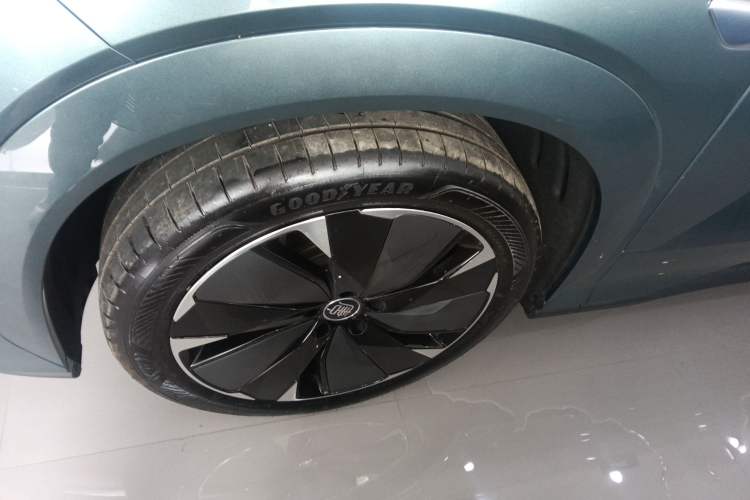 Used BYD Tang L 2025 DM 175KM Drone Player Edition Left Front Wheel Hub