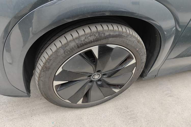 Used BYD Tang L 2025 EV 600KM All-Wheel-Drive LiDAR Flagship Model Left Front Wheel Hub