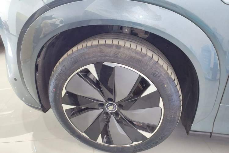 Used BYD Tang L 2025 DM 175KM Drone Player Edition Left Front Wheel Hub