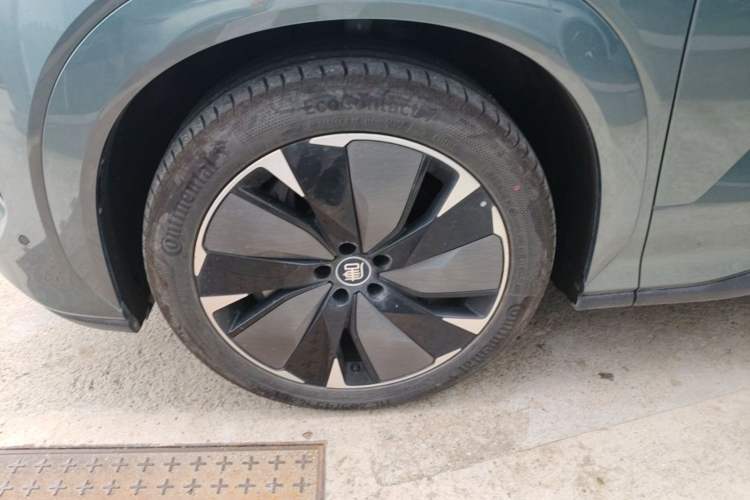 Used BYD Tang L 2025 DM 175KM Drone Player Edition Left Front Wheel Hub