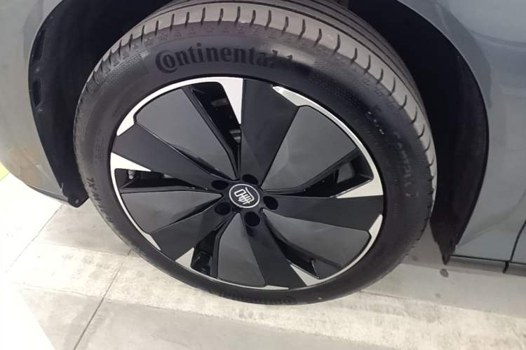 Used BYD Tang L 2025 DM 175KM Drone Player Edition Left Front Wheel Hub