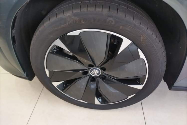 Used BYD Tang L 2025 DM 175KM Drone Player Edition Left Front Wheel Hub