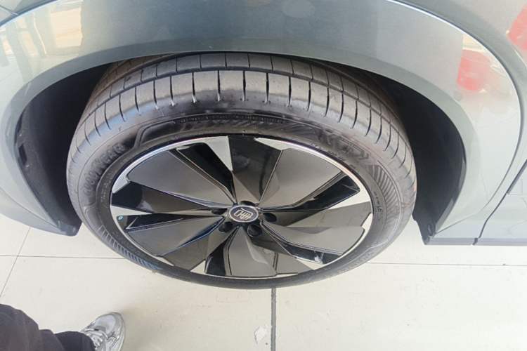 Used BYD Tang L 2025 DM 175KM Drone Player Edition Left Front Wheel Hub