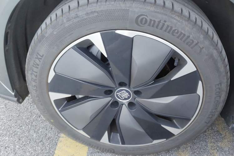 Used BYD Tang L 2025 DM 175KM Drone Player Edition Left Front Wheel Hub