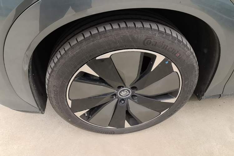 Used BYD Tang L 2025 DM 175KM Drone Player Edition Left Front Wheel Hub