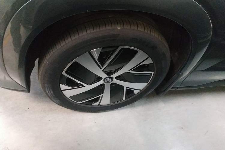 Used BYD Tang L 2025 DM 200KM Four-Wheel Drive LiDAR Flagship Model Left Front Wheel Hub