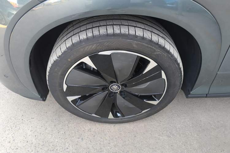 Used BYD Tang L 2025 DM 175KM Drone Player Edition Left Front Wheel Hub