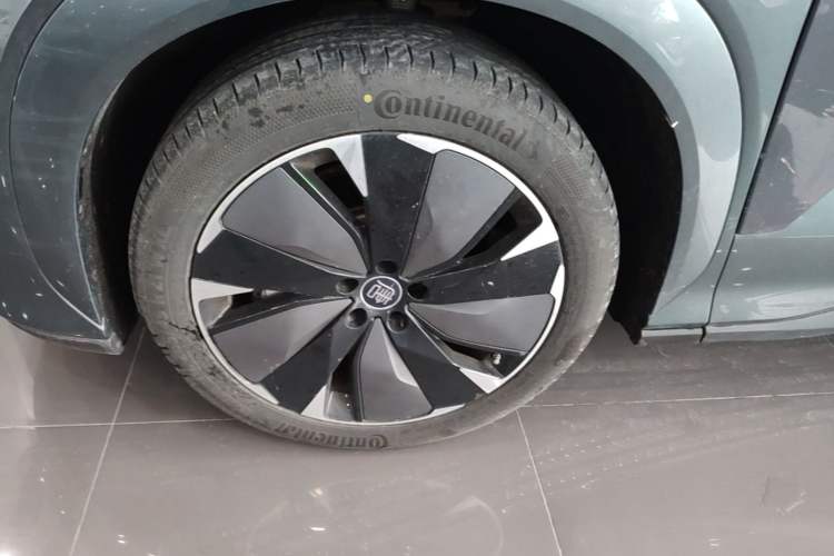 Used BYD Tang L 2025 DM 175KM Drone Player Edition Left Front Wheel Hub