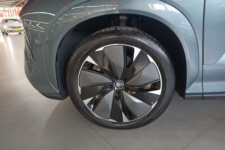 Used BYD Tang L 2025 DM 175KM Drone Player Edition Left Front Wheel Hub