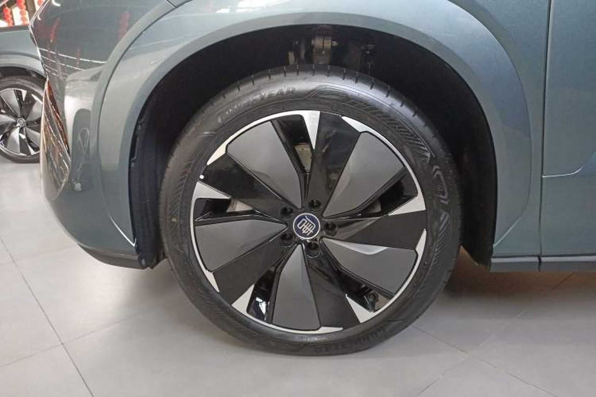 Used BYD Tang L 2025 DM 175KM Drone Player Edition Left Front Wheel Hub