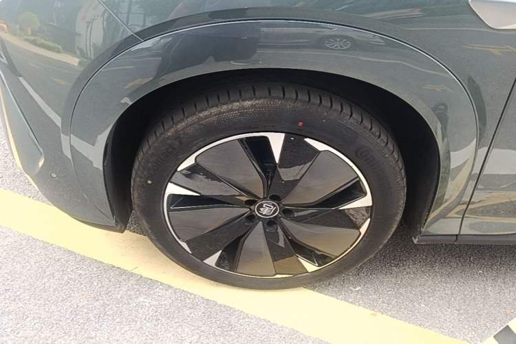 Used BYD Tang L 2025 DM 175KM Drone Player Edition Left Front Wheel Hub