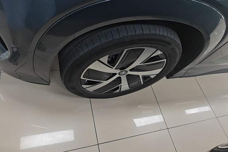 Used BYD Tang L 2025 DM 200KM Four-Wheel Drive LiDAR Flagship Model Left Front Wheel Hub