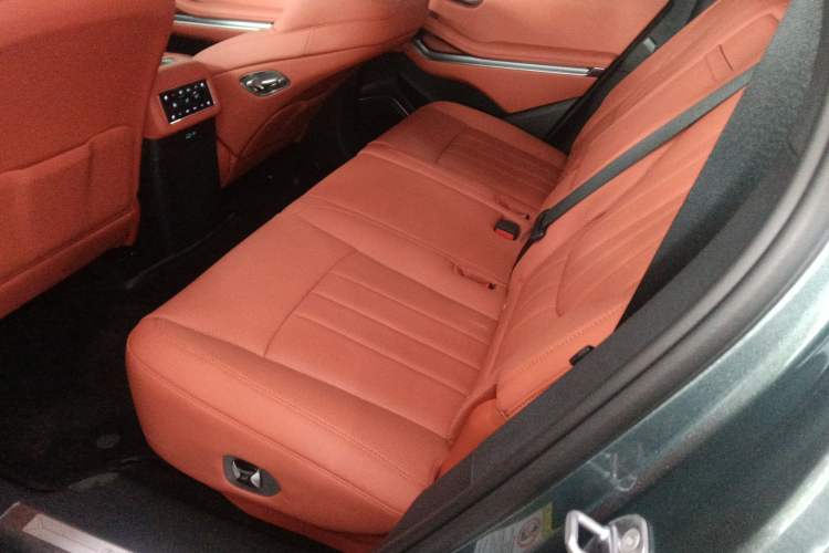 Used BYD Tang L 2025 DM 175KM Drone Player Edition Left Rear Seat