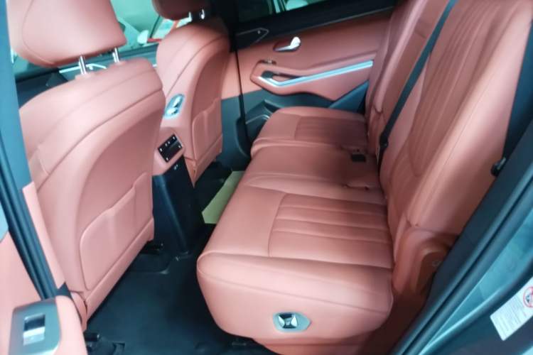 Used BYD Tang L 2025 DM 175KM Drone Player Edition Left Rear Seat