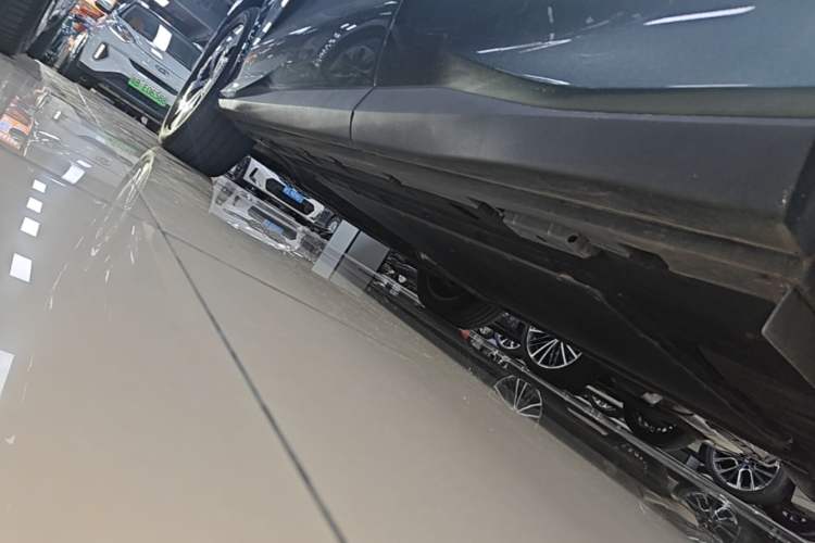 Used BYD Tang L 2025 DM 200KM Four-Wheel Drive LiDAR Flagship Model Left Side Sill