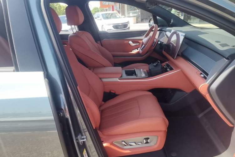 Used BYD Tang L 2025 DM 175KM Drone Player Edition Right Front Seat