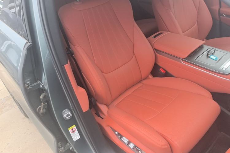 Used BYD Tang L 2025 DM 175KM Drone Player Edition Right Front Seat