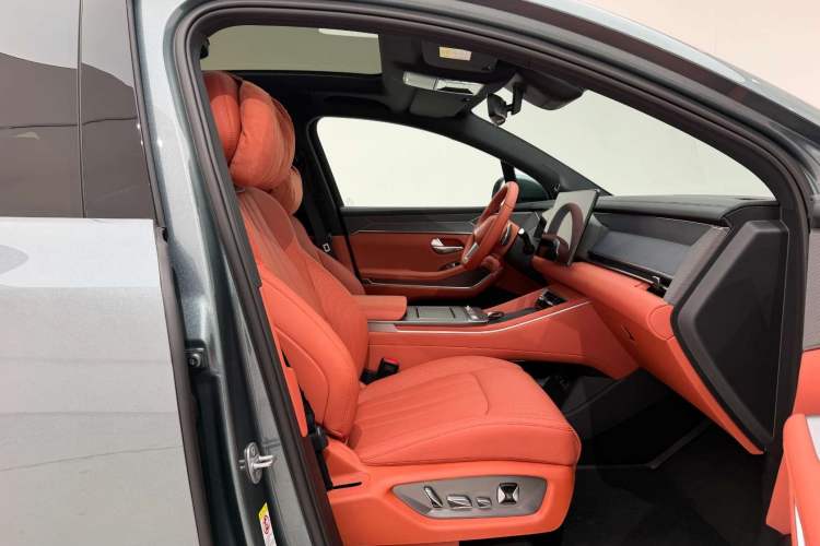 Used BYD Tang L 2025 DM 175KM Drone Player Edition Right Front Seat