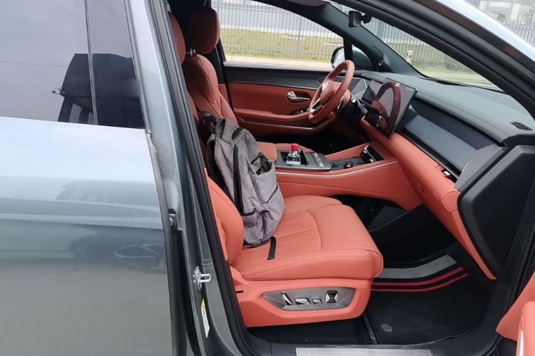 Used BYD Tang L 2025 DM 175KM Drone Player Edition Right Front Seat