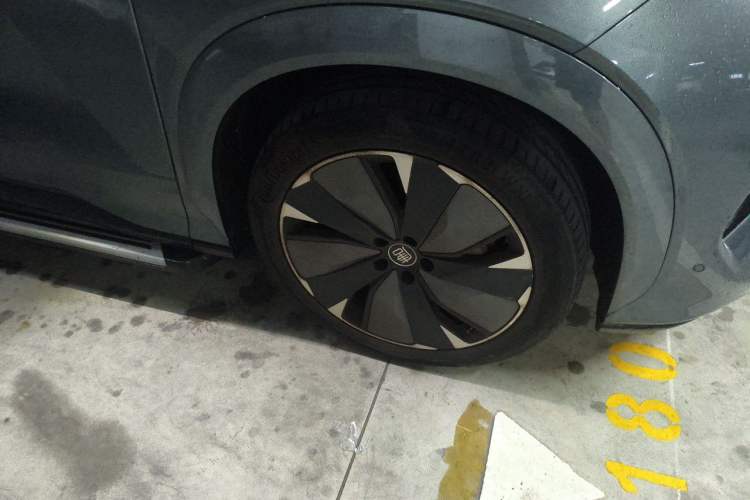 Used BYD Tang L 2025 EV 600KM All-Wheel-Drive LiDAR Flagship Model Right Front Wheel Hub
