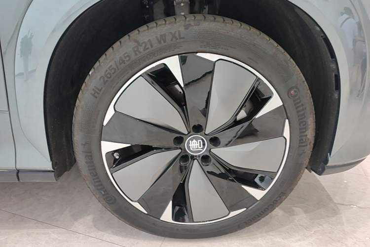 Used BYD Tang L 2025 DM 175KM Drone Player Edition Right Front Wheel Hub