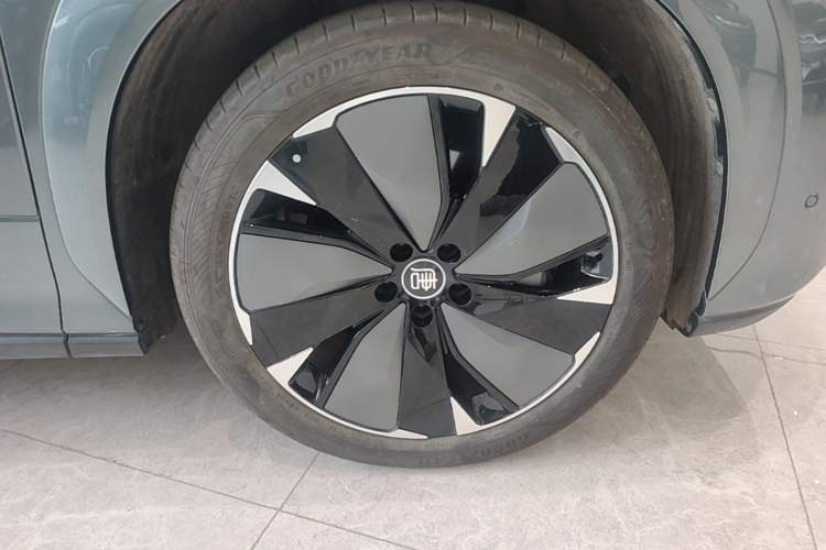 Used BYD Tang L 2025 DM 175KM Drone Player Edition Right Front Wheel Hub