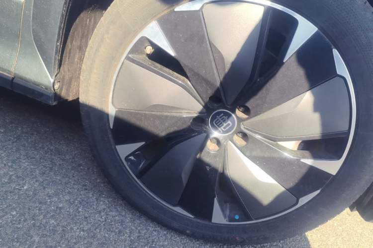 Used BYD Tang L 2025 DM 175KM Drone Player Edition Right Front Wheel Hub