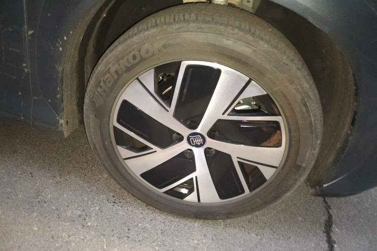Used BYD Tang L 2025 EV 670KM LiDAR Flagship Version Right Front Wheel Hub