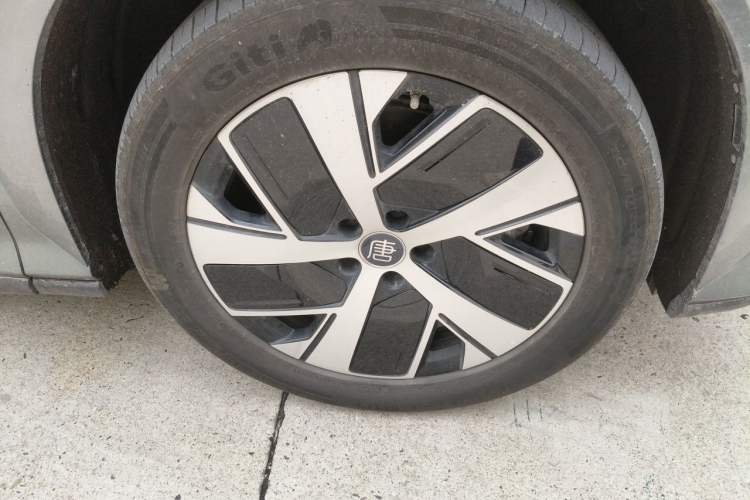 Used BYD Tang L 2025 DM 200KM Four-Wheel Drive LiDAR Flagship Model Right Front Wheel Hub