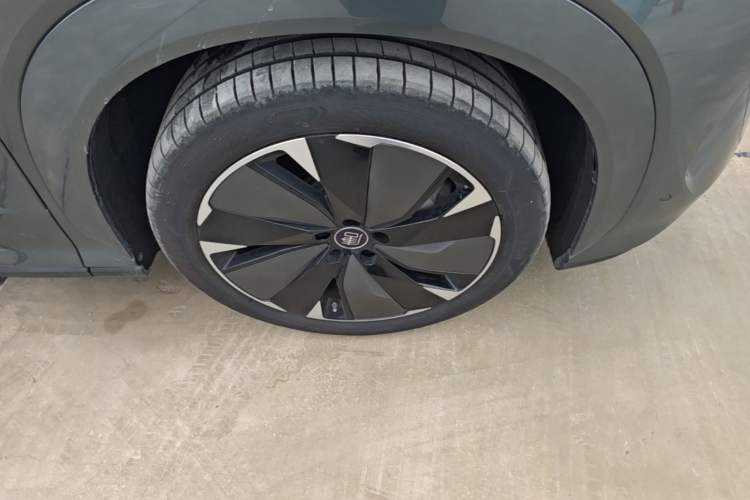Used BYD Tang L 2025 DM 175KM Drone Player Edition Right Front Wheel Hub