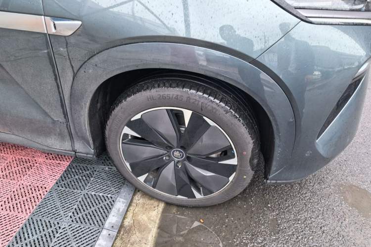 Used BYD Tang L 2025 DM 175KM Drone Player Edition Right Front Wheel Hub