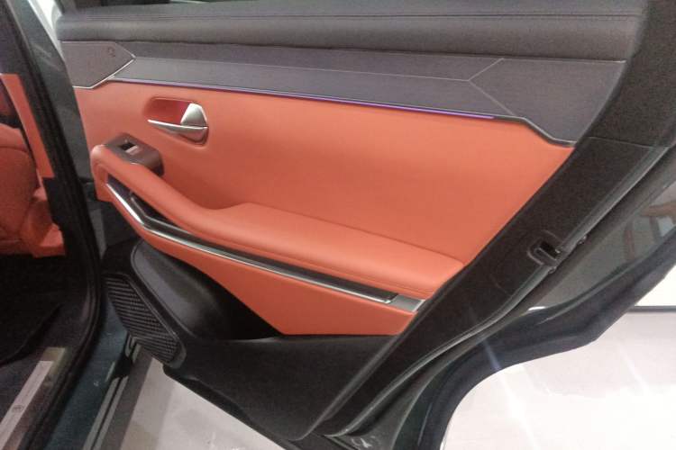 Used BYD Tang L 2025 DM 175KM Drone Player Edition Right Rear Door Interior
