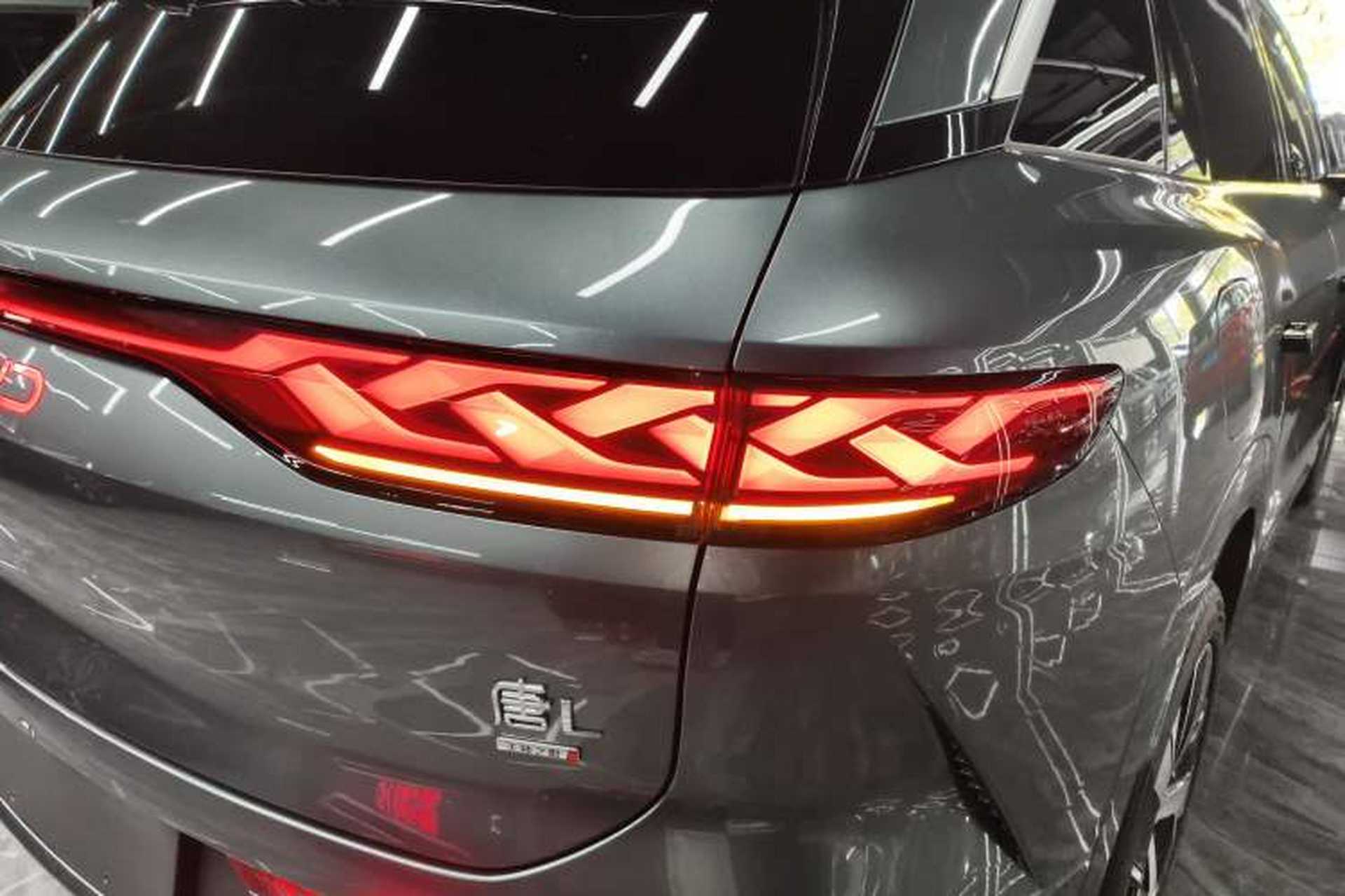 Used BYD Tang L 2025 EV 670KM LiDAR Flagship Version Right Rear Taillight