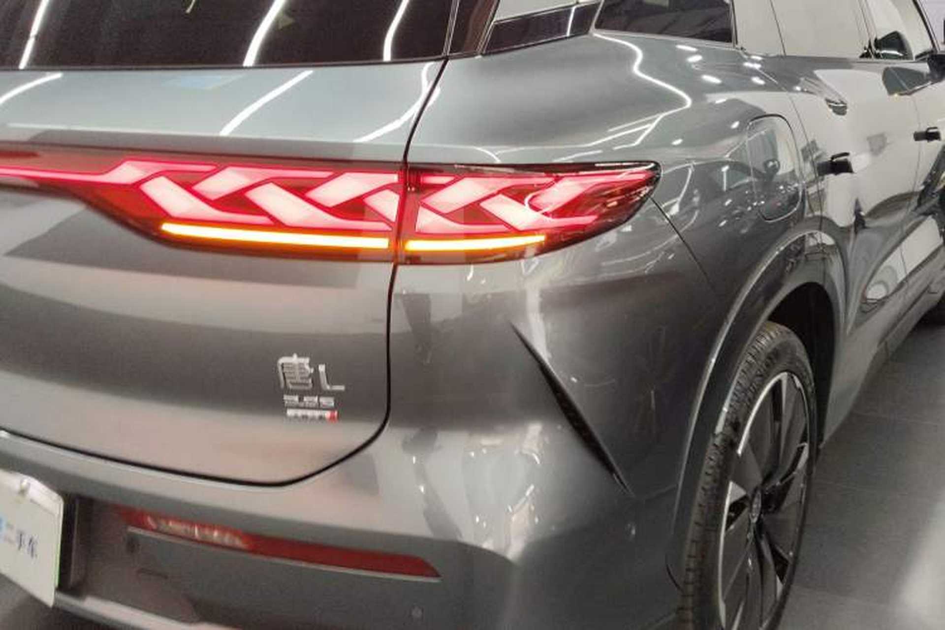 Used BYD Tang L 2025 EV 600KM All-Wheel-Drive LiDAR Flagship Model Right Rear Taillight