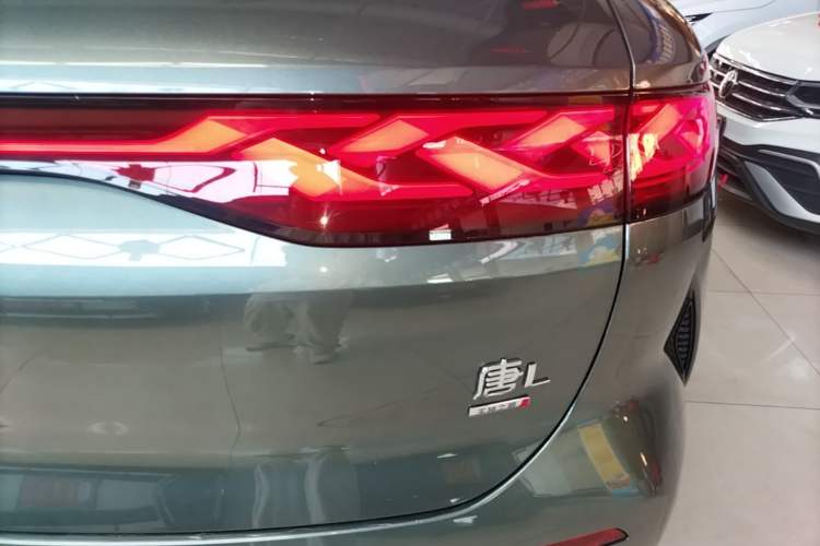 Used BYD Tang L 2025 DM 175KM Drone Player Edition Right Rear Taillight