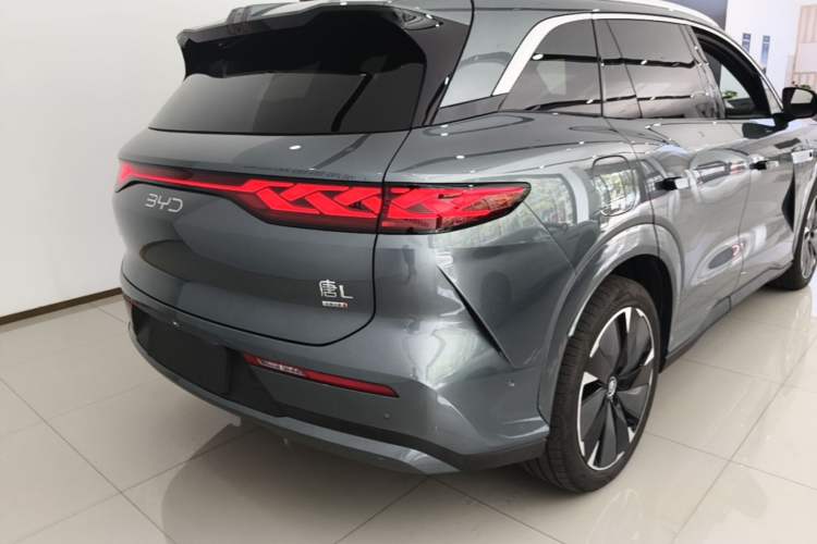 Used BYD Tang L 2025 DM 175KM Drone Player Edition Right Rear Taillight