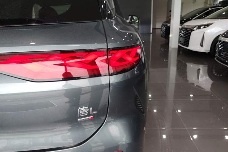 Used BYD Tang L 2025 DM 175KM Drone Player Edition Right Rear Taillight