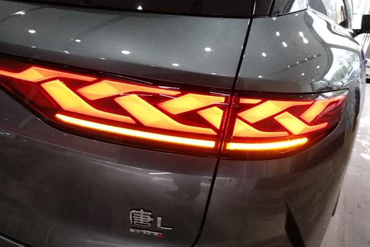 Used BYD Tang L 2025 DM 175KM Drone Player Edition Right Rear Taillight