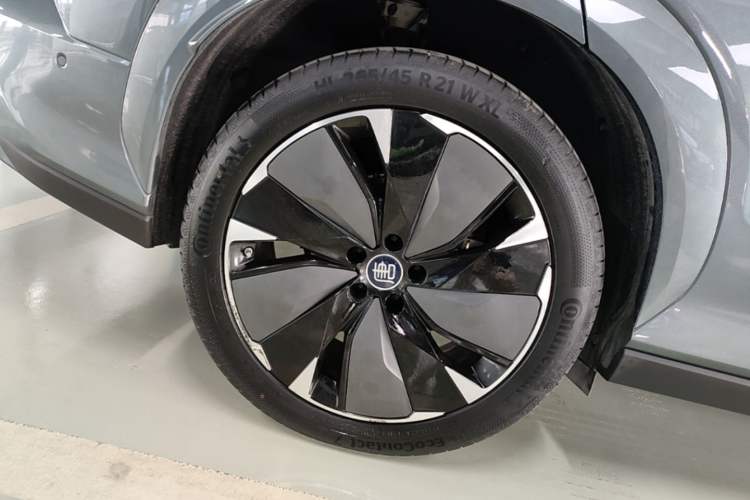 Used BYD Tang L 2025 DM 175KM Drone Player Edition Right Rear Wheel Hub