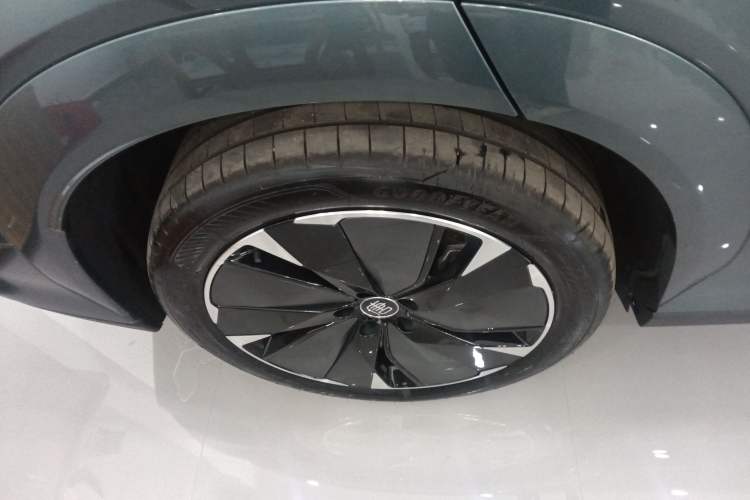 Used BYD Tang L 2025 DM 175KM Drone Player Edition Right Rear Wheel Hub