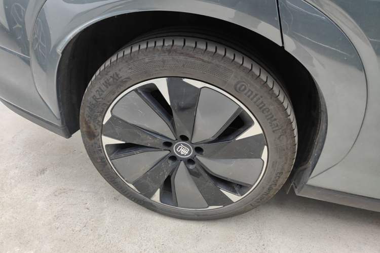 Used BYD Tang L 2025 EV 600KM All-Wheel-Drive LiDAR Flagship Model Right Rear Wheel Hub