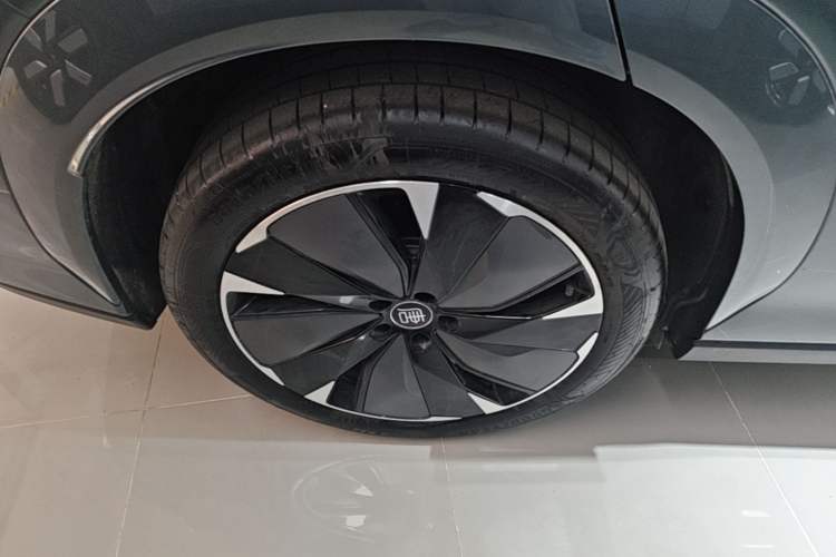 Used BYD Tang L 2025 DM 175KM Drone Player Edition Right Rear Wheel Hub