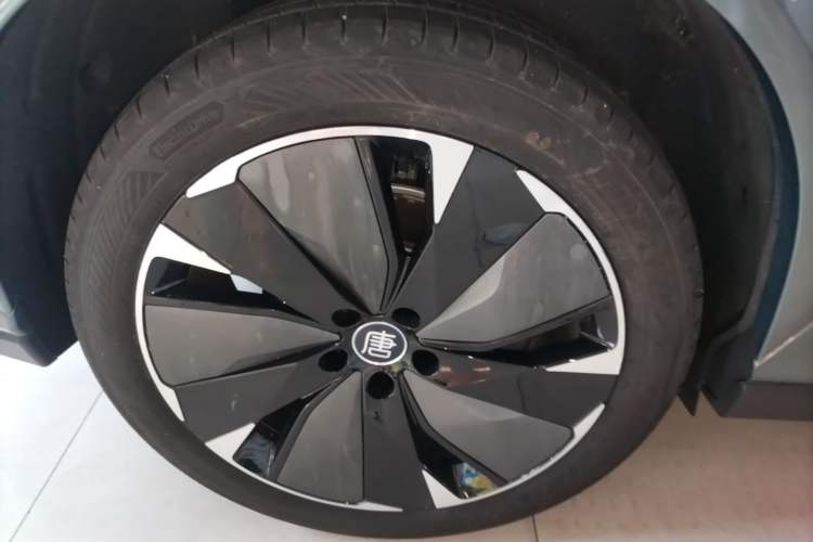 Used BYD Tang L 2025 DM 175KM Drone Player Edition Right Rear Wheel Hub