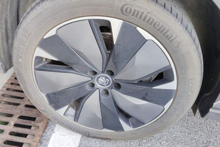Used BYD Tang L 2025 DM 175KM Drone Player Edition Right Rear Wheel Hub