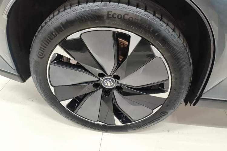 Used BYD Tang L 2025 EV 600KM All-Wheel-Drive LiDAR Flagship Model Right Rear Wheel Hub