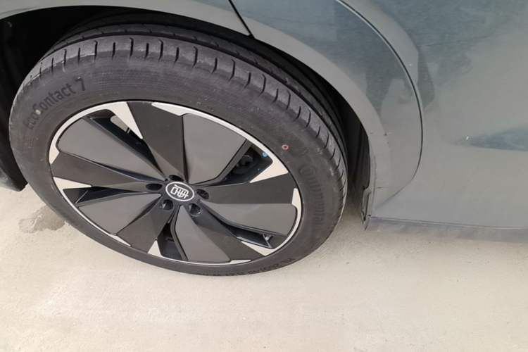 Used BYD Tang L 2025 DM 175KM Drone Player Edition Right Rear Wheel Hub