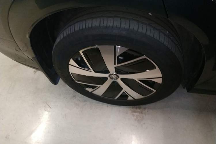 Used BYD Tang L 2025 DM 200KM Four-Wheel Drive LiDAR Flagship Model Right Rear Wheel Hub
