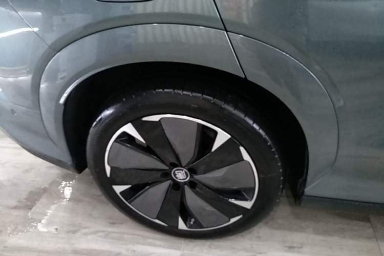 Used BYD Tang L 2025 DM 175KM Drone Player Edition Right Rear Wheel Hub