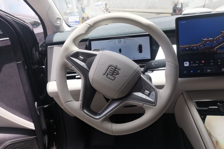 Used BYD Tang L 2025 EV with 670 km Range LiDAR and Premium Features Steering Wheel